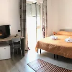 拉鲁克斯酒店 招待所 3*